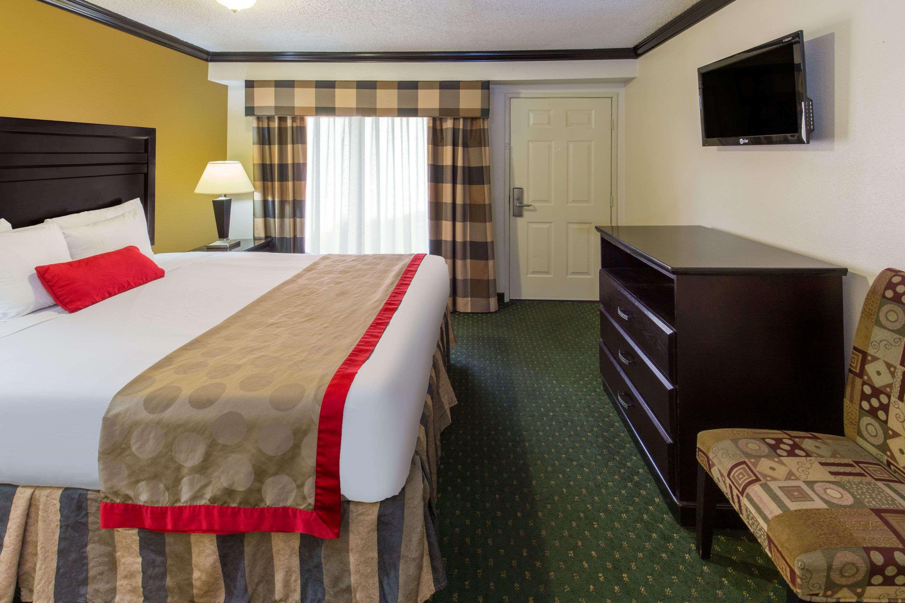 Hotel Ramada By Wyndham Ontario Exterior foto