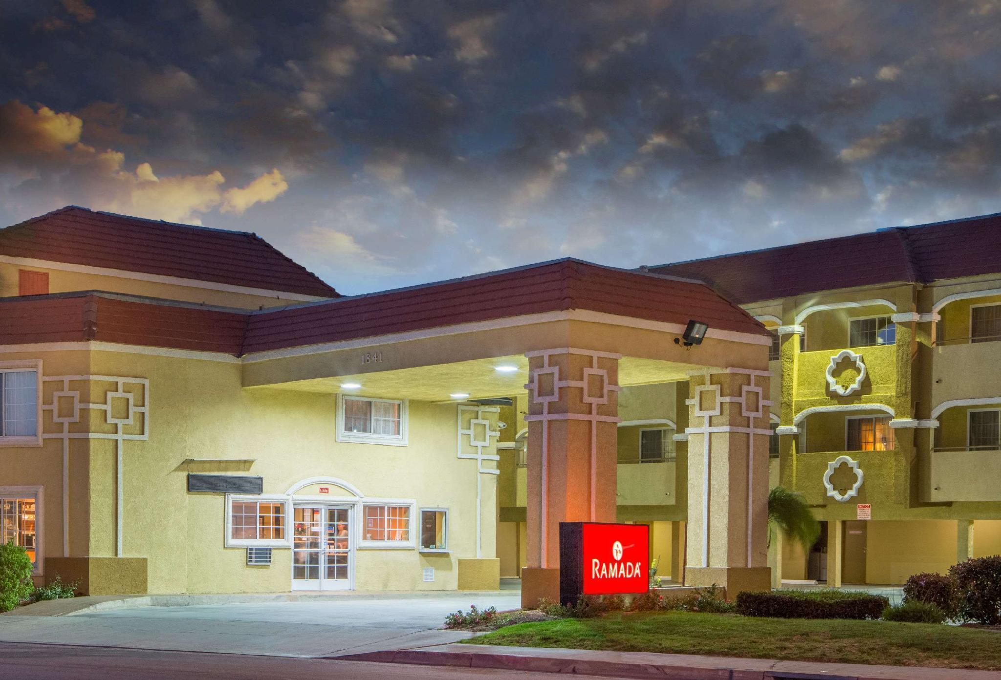 Hotel Ramada By Wyndham Ontario Exterior foto